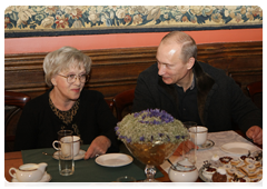 В.В.Путин поздравил актрису А.Б.Фрейндлих и директора Государственного Эрмитажа М.Б.Пиотровского с юбилеями|12 декабря, 2009|17:35