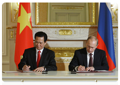 A number of documents have been signed following the talks between Russian Prime Minister Vladimir Putin and his Vietnamese counterpart|15 december, 2009|18:24