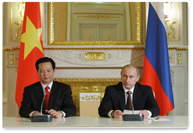 По итогам российско-вьетнамских переговоров Председатель Правительства Российской Федерации В.В.Путин и Премьер-министр Вьетнама Нгуен Тан Зунг сделали заявления для представителей СМИ