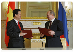 A number of documents have been signed following the talks between Russian Prime Minister Vladimir Putin and his Vietnamese counterpart|15 december, 2009|18:24