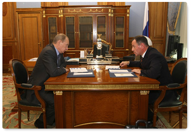 Prime Minister Vladimir Putin met with Alexander Braverman, the general director of the Federal Fund for Housing Construction Assistance