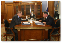 Prime Minister Vladimir Putin met with Alexander Braverman, the general director of the Federal Fund for Housing Construction Assistance