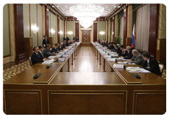 Prime Minister Vladimir Putin chaired a meeting of the steering committee charged with organising the celebrations of the 1,000th anniversary of the unification of the Mordovian and Russian peoples|16 december, 2009|14:00