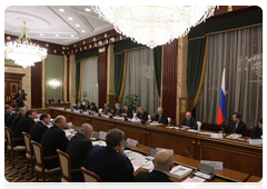 Prime Minister Vladimir Putin chaired a meeting of the steering committee charged with organising the celebrations of the 1,000th anniversary of the unification of the Mordovian and Russian peoples|16 december, 2009|18:24