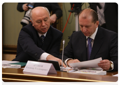 President of Mordovia Nikolai Merkushin and Governor of the Samara Region Vladimir Artyakov during a meeting of the steering committee charged with organising the celebrations of the 1,000th anniversary of the unification of the Mordovian and Russian peop|16 december, 2009|18:24