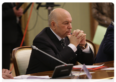Moscow Mayor Yury Luzhkov during a meeting of the steering committee charged with organising the celebrations of the 1,000th anniversary of the unification of the Mordovian and Russian peoples|16 december, 2009|18:24