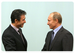 Prime Minister Vladimir Putin meeting with Alexander Braverman, the general director of the Federal Fund for Housing Construction Assistance|16 december, 2009|18:24