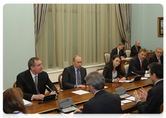 Prime Minister Vladimir Putin meeting with Alexander Braverman, the general director of the Federal Fund for Housing Construction Assistance|16 december, 2009|18:24
