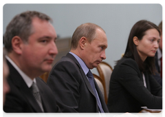 Prime Minister Vladimir Putin meeting with Alexander Braverman, the general director of the Federal Fund for Housing Construction Assistance|16 december, 2009|18:24