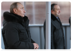 Председатель Правительства Российской Федерации В.В.Путин, находящийся с рабочей поездкой в Санкт-Петербурге, принял участие в церемонии спуска на воду танкера «Кирилл Лавров»|18 декабря, 2009|17:24
