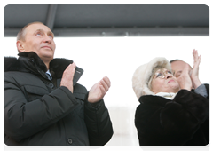 Председатель Правительства Российской Федерации В.В.Путин, находящийся с рабочей поездкой в Санкт-Петербурге, принял участие в церемонии спуска на воду танкера «Кирилл Лавров»|18 декабря, 2009|17:29