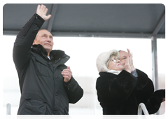 Председатель Правительства Российской Федерации В.В.Путин, находящийся с рабочей поездкой в Санкт-Петербурге, принял участие в церемонии спуска на воду танкера «Кирилл Лавров»|18 декабря, 2009|17:30