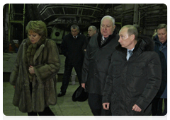 Prime Minister Vladimir Putin inspects diesel electric submarine construction shops at the Admiralty Shipyards in St Petersburg|18 december, 2009|17:32