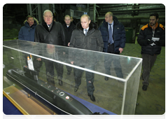 Председатель Правительства Российской Федерации В.В.Путин осмотрел цеха по производству дизельэлектрических подводных лодок на Адмиралтейских верфях в Санкт-Петербурге|18 декабря, 2009|17:34