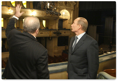 В.В.Путин  посетил Большой драматический театр им. Г.А.Товстоногова (ГАБДТ) в Санкт-Петербурге, чтобы на месте ознакомиться с техническим состоянием здания театра