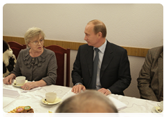 Председатель Правительства Российской Федерации В.В.Путин встретился с руководством и ведущими артистами ГАБДТ им.Г.А.Товстоногова|18 декабря, 2009|18:56