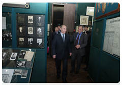В.В.Путин в ходе рабочей поездки в Санкт-Петербург посетил штаб-квартиру Русского географического общества|18 декабря, 2009|20:55