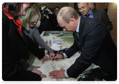 В.В.Путин в ходе рабочей поездки в Санкт-Петербург посетил штаб-квартиру Русского географического общества|18 декабря, 2009|21:02