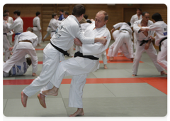 В.В.Путин провел тренировку по дзюдо в Школе высшего спортивного мастерства в Санкт-Петербурге|19 декабря, 2009|15:34