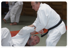 В.В.Путин провел тренировку по дзюдо в Школе высшего спортивного мастерства в Санкт-Петербурге|19 декабря, 2009|15:36
