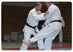В.В.Путин провел тренировку по дзюдо в Школе высшего спортивного мастерства в Санкт-Петербурге|19 декабря, 2009|15:38