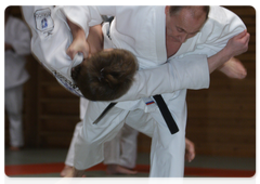 В.В.Путин провел тренировку по дзюдо в Школе высшего спортивного мастерства в Санкт-Петербурге|19 декабря, 2009|15:40