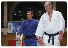 В.В.Путин провел тренировку по дзюдо в Школе высшего спортивного мастерства в Санкт-Петербурге|19 декабря, 2009|17:42