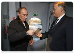 Prime Minister Vladimir Putin returned to Moscow from his trip to St Petersburg on a new high-speed train Sapsan|19 december, 2009|13:54