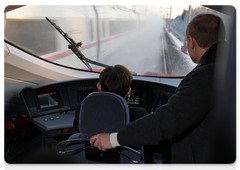 Prime Minister Vladimir Putin returned to Moscow from his trip to St Petersburg on a new high-speed train Sapsan|19 december, 2009|14:06