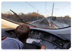 Prime Minister Vladimir Putin returned to Moscow from his trip to St Petersburg on a new high-speed train Sapsan|19 december, 2009|14:08