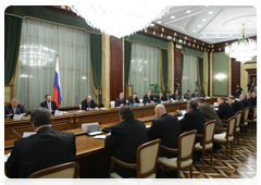 В.В.Путин провел заседание Оргкомитета по подготовке и проведению празднования 50-летия полёта в космос Ю.А.Гагарина|22 декабря, 2009|18:59