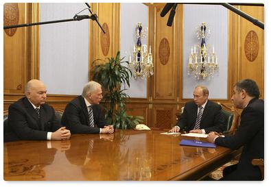 Prime Minister Vladimir Putin meets with Chairman of the Supreme Council of the United Russia party Boris Gryzlov, Moscow Mayor Yury Luzhkov and the leader of the Movement for Fair Georgia party, Zurab Noghaideli