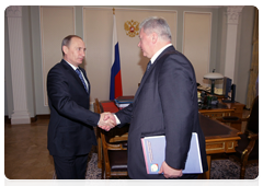 Prime Minister Vladimir Putin meeting with Chairman of Independent Trade Unions of Russia Mikhail Shmakov|24 december, 2009|16:23