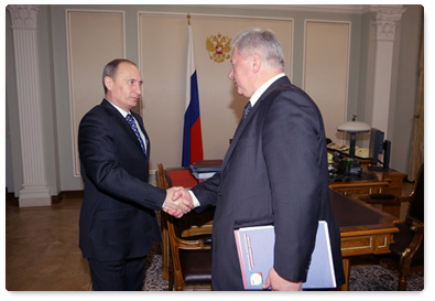 Prime Minister Vladimir Putin meets with Chairman of Independent Trade Unions of Russia Mikhail Shmakov