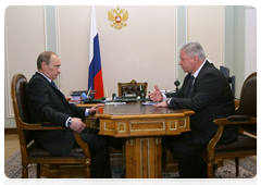 Prime Minister Vladimir Putin meeting with Chairman of Independent Trade Unions of Russia Mikhail Shmakov|24 december, 2009|16:29