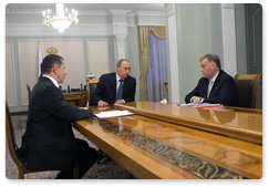 Prime Minister Vladimir Putin meеts with Minister of Natural Resources Yury Trutnev and Russian Railways President Vladimir Yakunin