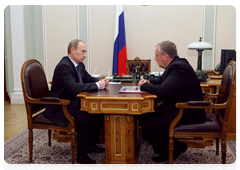 Prime Minister Vladimir Putin during a working meeting with Novgorod Region Governor Sergei Mitin|24 december, 2009|18:36