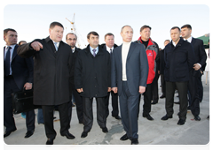 В.В.Путин осмотрел грузовой район порта Сочи, пострадавший в ночь с 13 на 14 декабря от шторма|25 декабря, 2009|19:47