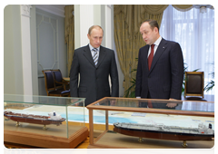 Prime Minister Vladimir Putin during a meeting with Sovcomflot President and CEO Sergei Frank|26 december, 2009|19:35