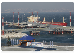 В.В.Путин осуществил торжественный пуск в эксплуатацию нефтепроводной системы «Восточная Сибирь - Тихий Океан» /ВСТО/ и дал старт началу отгрузки первого танкера с нефтью|28 декабря, 2009|10:04