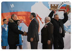 В.В.Путин, находящийся с рабочей поездкой в Дальневосточном федеральном округе, осуществил торжественный пуск в эксплуатацию нефтепроводной системы «Восточная Сибирь - Тихий Океан»|28 декабря, 2009|11:10