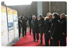 Prime Minister Vladimir Putin at the ceremony of mounting a semi-submersible at the Zvezda shipyard in Bolshoi Kamen, Primorye Territory|28 december, 2009|11:31