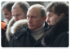 Prime Minister Vladimir Putin at the ceremony of mounting a semi-submersible at the Zvezda shipyard in Bolshoi Kamen, Primorye Territory|28 december, 2009|11:31