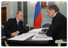 Prime Minister Vladimir Putin meeting with Sergei Darkin, Governor of  Primorye Territory|28 december, 2009|13:25