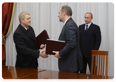 Prime Minister Vladimir Putin at the signing of  several shipbuilding agreements in Vladivostok|28 december, 2009|13:49