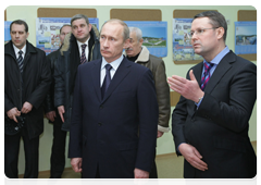 Prime Minister Vladimir Putin being briefed on the first phase results of introducing digital TV broadcasting in the Far East|28 december, 2009|14:36