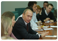 Prime Minister Vladimir Putin talking with journalists about the outcomes of his visit to the Primorye Territory|29 december, 2009|13:39