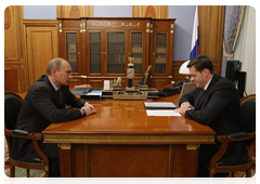 Prime Minister Vladimir Putin meeting with Alexei Mordashov, Severstal board chairman and Severstal Group general director|4 december, 2009|19:10