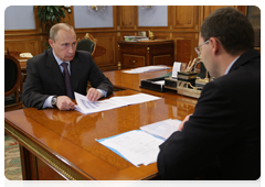 Prime Minister Vladimir Putin meeting with Roman Kopin, the Governor of the Chukotka Autonomous Area|4 december, 2009|19:29