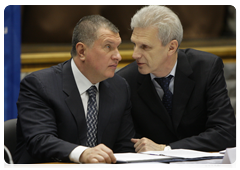 Prime Minister Vladimir Putin chairing a meeting of the Council of General and Chief Designers, Leading Scientists and Professionals of High-Tech Industries|7 december, 2009|15:58